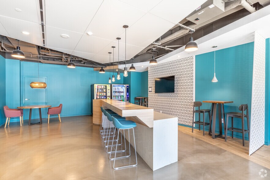 More Photos Of 1945 Old Gallows Rd, Vienna Medical For Lease