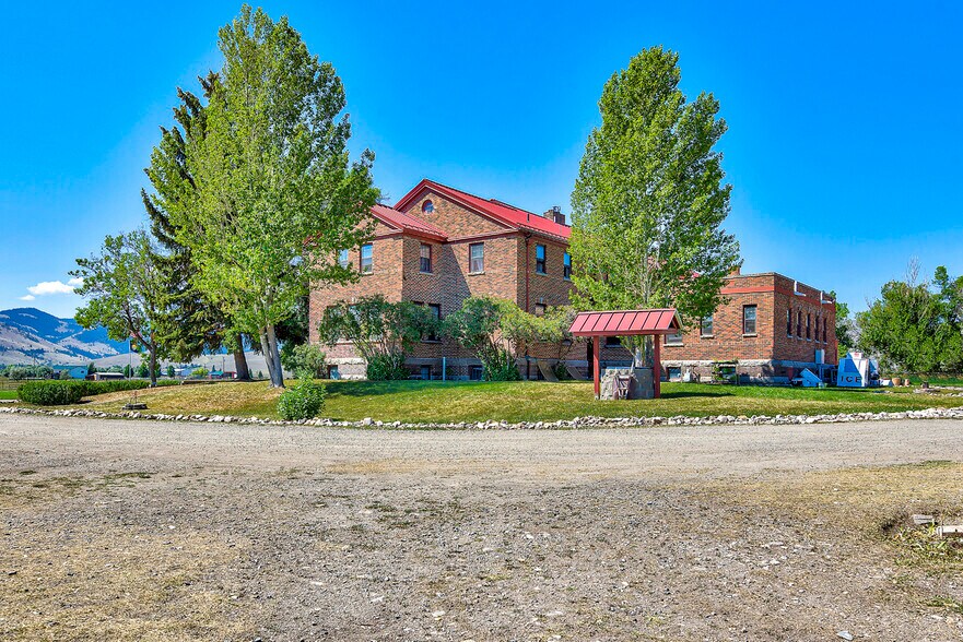 More Photos Of 2245 Head Ln, Helena Hotel For Sale