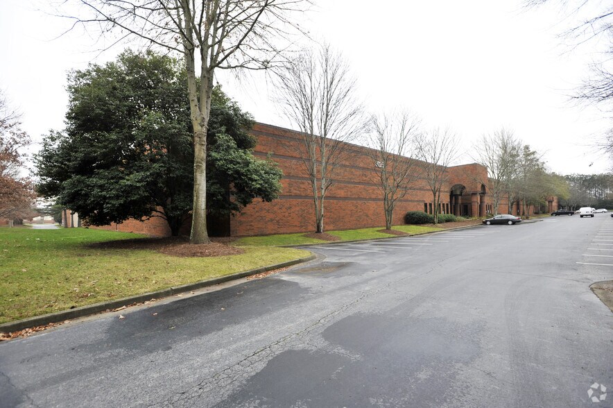 More Photos Of 8125 Troon Cir, Austell Unknown For Lease