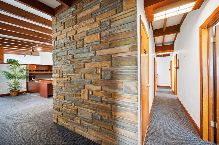 More Photos Of 304 Doris Dr, Lakeland Medical For Sale