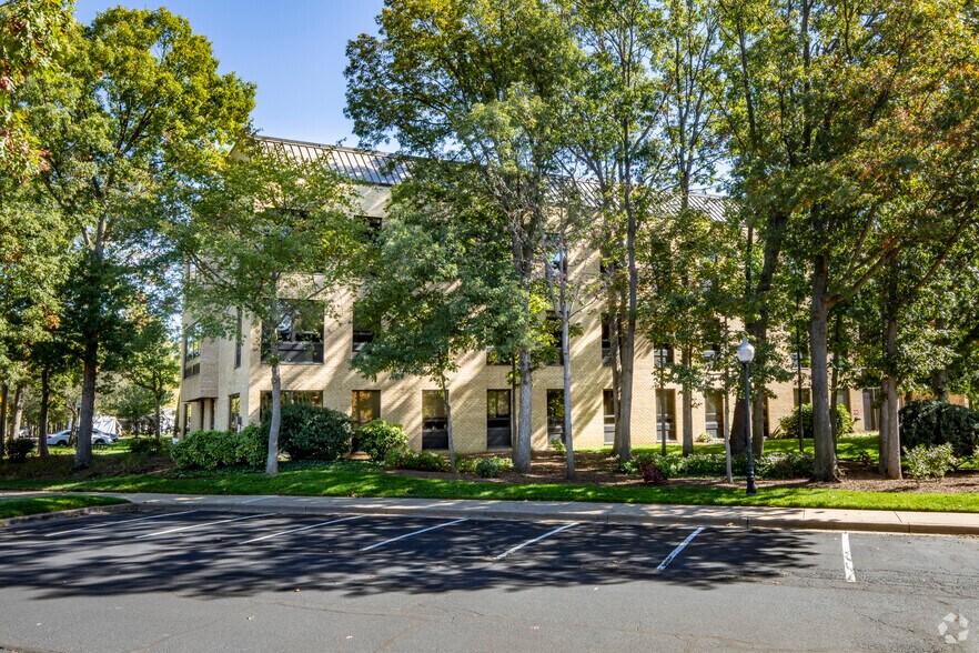 More Photos Of 1900 N Beauregard St, Alexandria Unknown For Sale