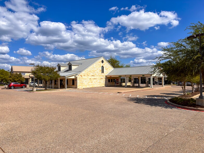 More Photos Of 12101 Bee Caves Rd, Austin Bank For Lease