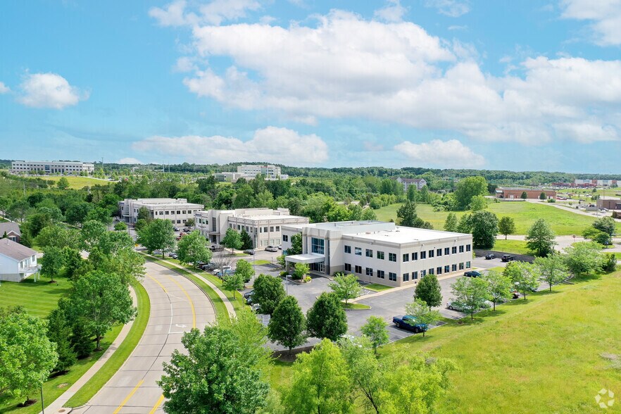 More Photos Of 856 Waterbury Falls Dr, O'Fallon Office For Sale