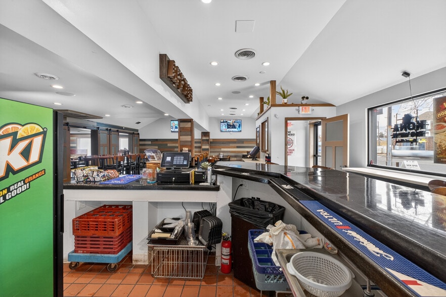 More Photos Of 8713 Gravois Rd, Saint Louis Restaurant For Sale