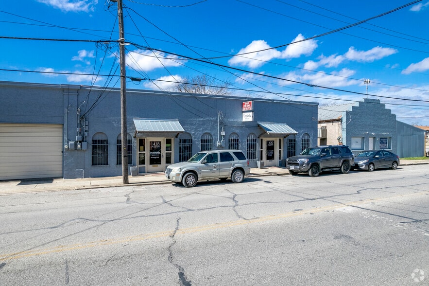 More Photos Of 1420 N Austin St, Seguin Office For Lease