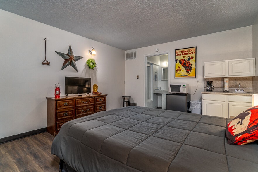 More Photos Of 912 N Hwy 87, Tulia Hotel For Sale