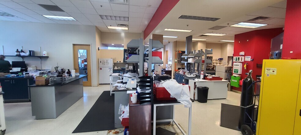 More Photos Of 2400 Pilot Knob Rd, Mendota Heights Light Manufacturing For Lease