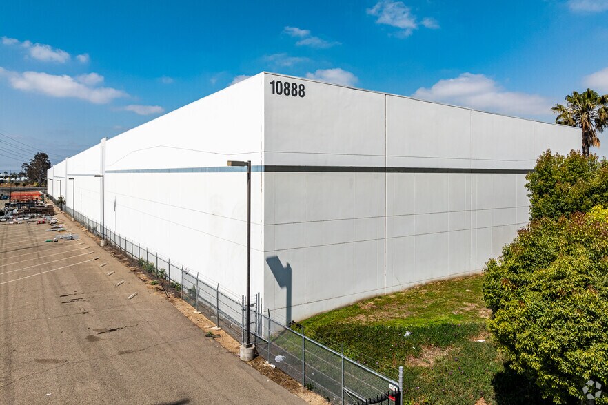 More Photos Of 10888 San Sevaine Way, Jurupa Valley Distribution For Lease