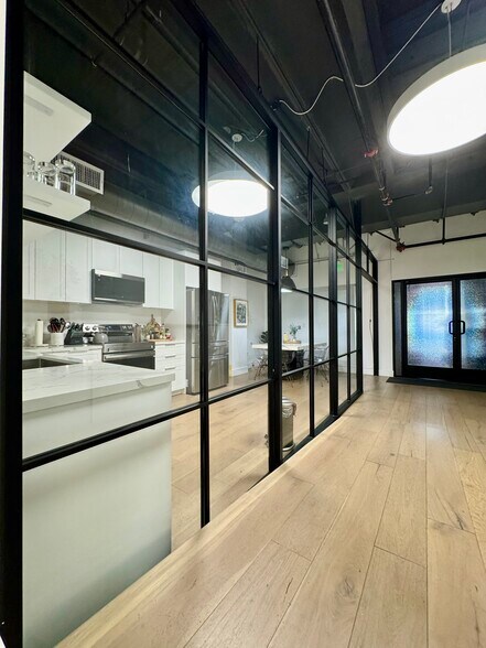 More Photos Of 731 S Broadway, Los Angeles Loft Creative Space For Lease