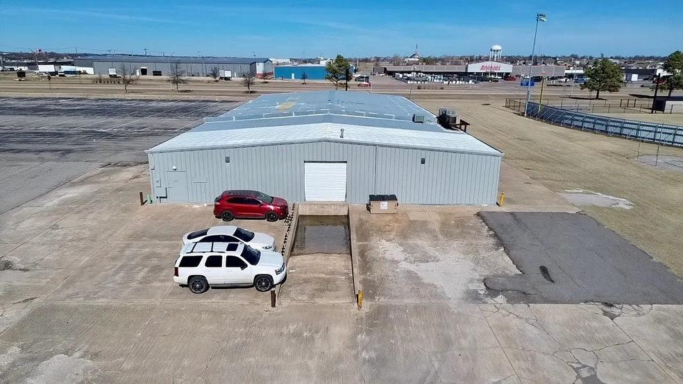 More Photos Of 1109 W Kickapoo Spur St, Shawnee General Retail For Sale