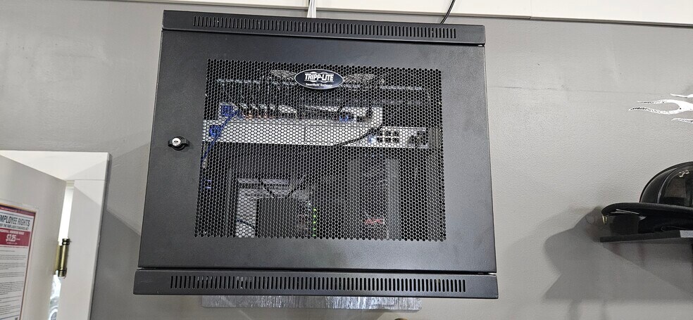 More Photos Of 400-460 Fame Rd, Dayton Light Distribution For Lease