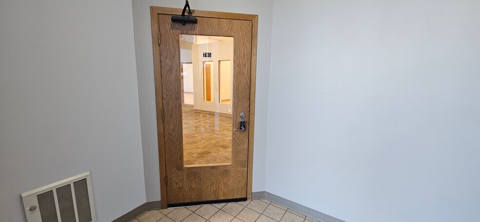 More Photos Of 705 S Barstow St, Eau Claire Storefront For Lease