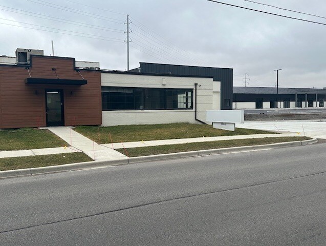 More Photos Of 400-660 E 10 Mile Rd, Ferndale Unknown For Lease