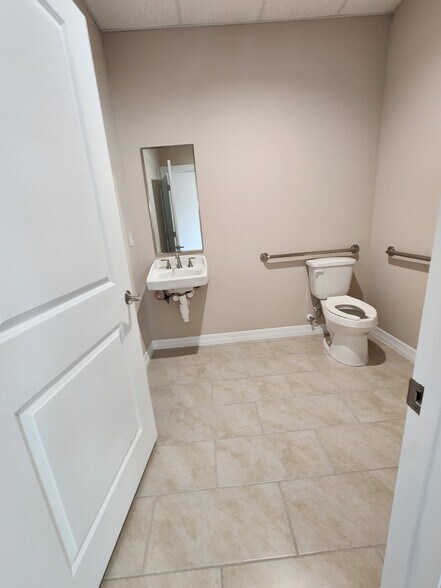 More Photos Of 16310 State Highway 249, Houston Office For Sale