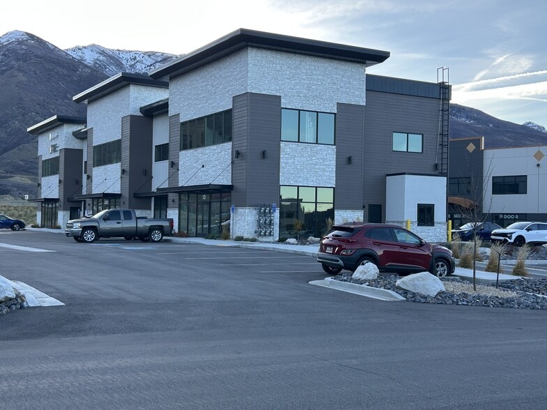 More Photos Of 6696 S 2500 East, Uintah Restaurant For Lease