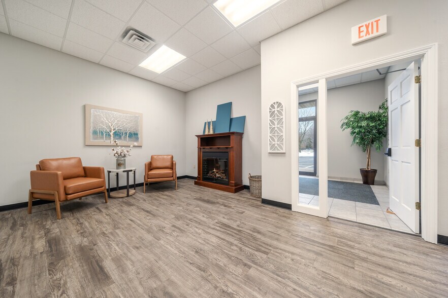 More Photos Of W6180 Aerotech Dr, Appleton Office For Lease