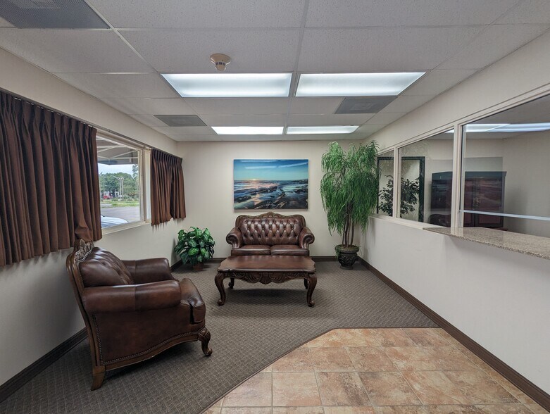 More Photos Of 2660 Sweetgum Ln, Beaumont Office For Sale