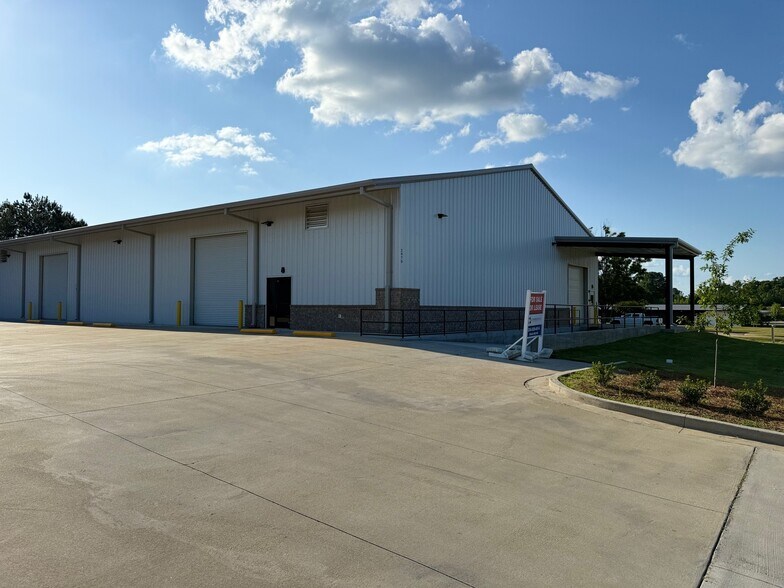 More Photos Of 3000 Wyndham Industrial Dr, Opelika Manufacturing For Sale