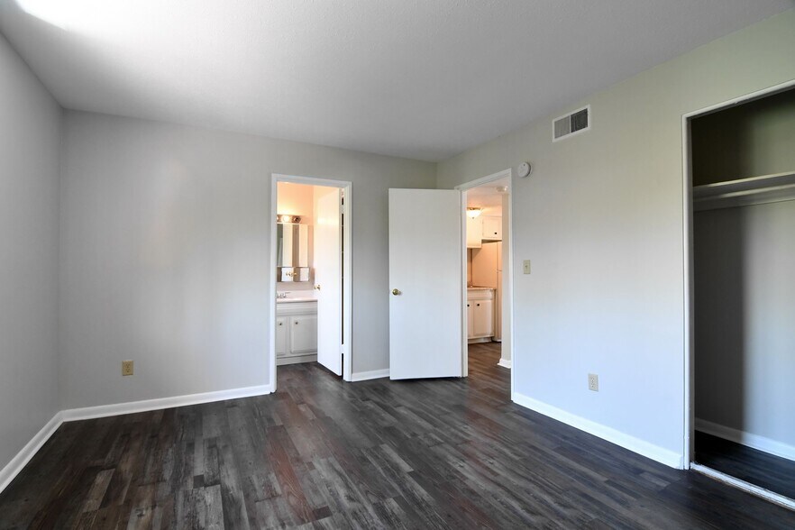 More Photos Of 4728 Southern Pky, Louisville Apartments For Sale