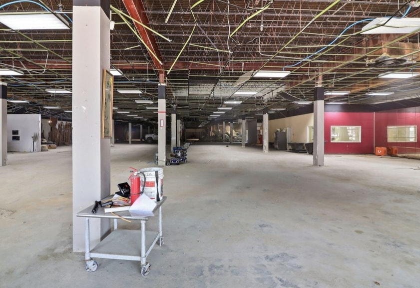 More Photos Of 300 Broad St, Kingsport General Retail For Sale