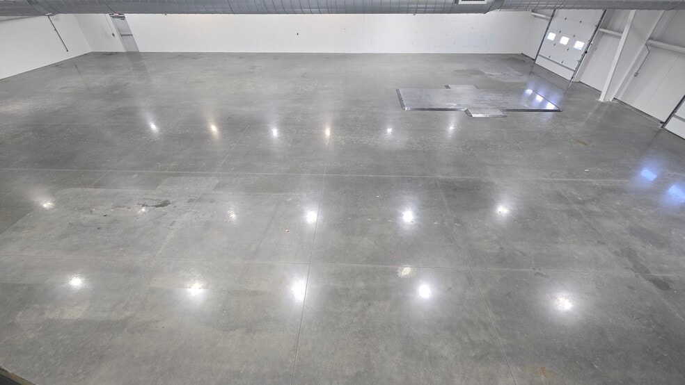 More Photos Of 197 Thunder Rd, Mooresville Light Distribution For Lease
