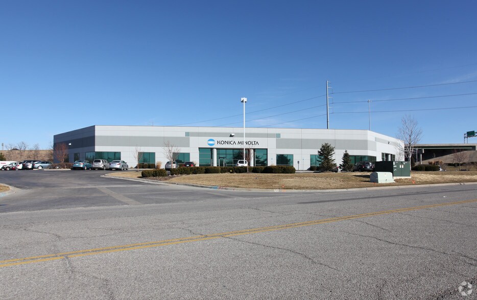 More Photos Of 14300-14306 W 105th St, Lenexa Manufacturing For Lease