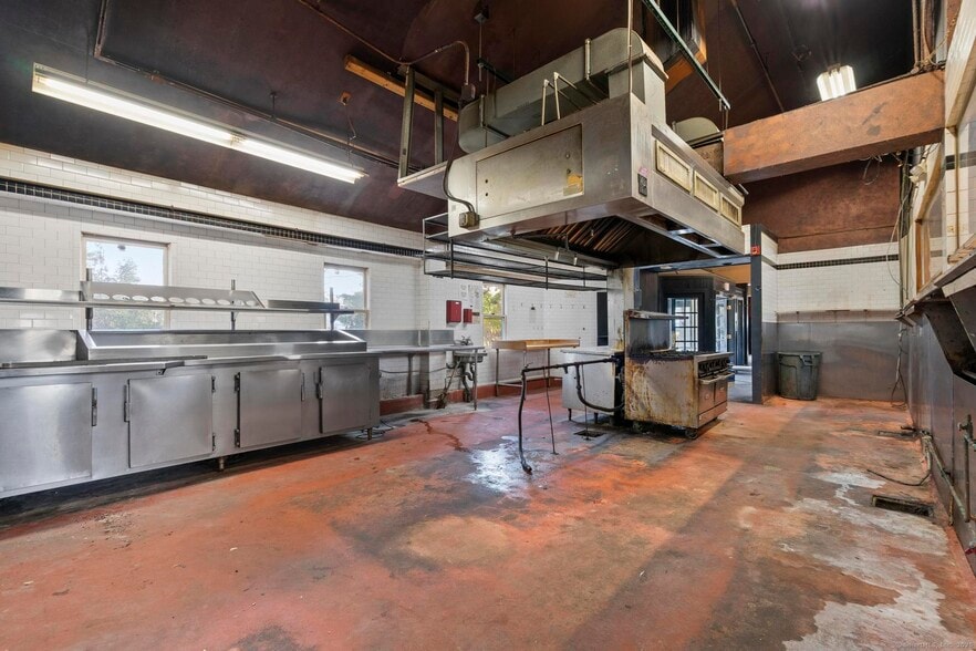 More Photos Of 24 W Main St, Avon Restaurant For Lease