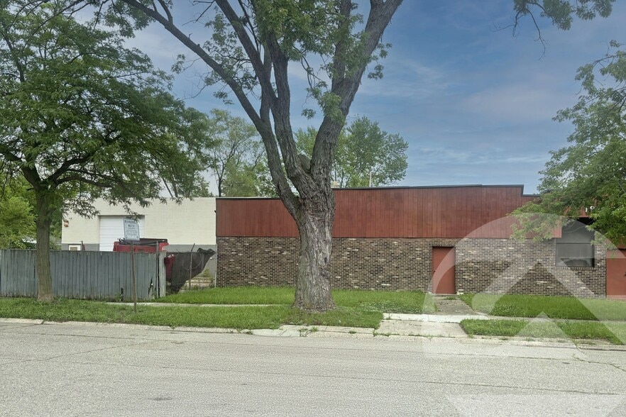 Primary Photo Of 18800 Hawthorne St, Highland Park Industrial For Sale