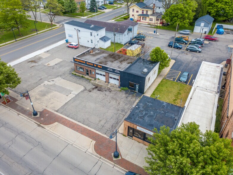 More Photos Of 264 E Chicago St, Jonesville Service Station For Sale