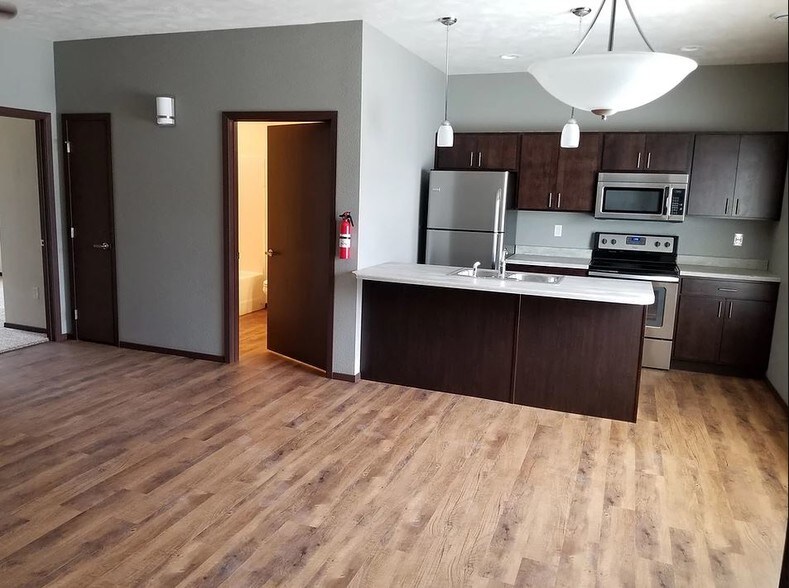 More Photos Of 804-810 Ruud Ln, Hartford Apartments For Sale