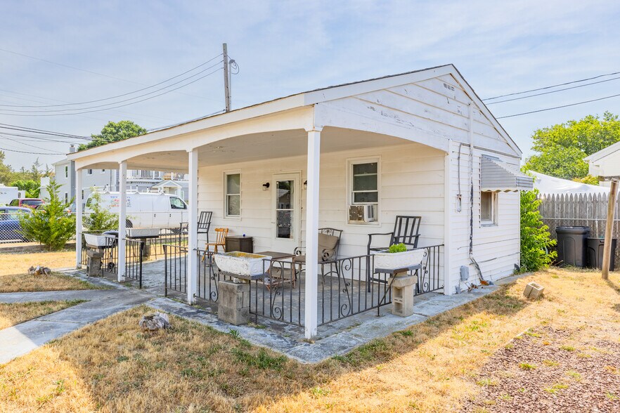 More Photos Of 100 W Saint Johns Ave, Villas Multifamily For Sale