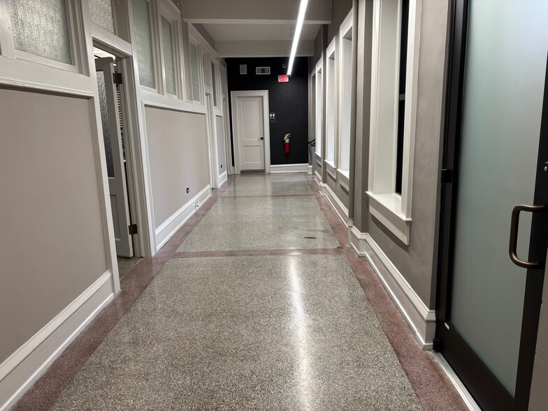 More Photos Of 71 N Broad St, Winder Office Residential For Lease