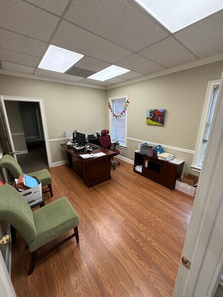 More Photos Of 6111 Peachtree Dunwoody Rd NE, Atlanta Office Residential For Sale