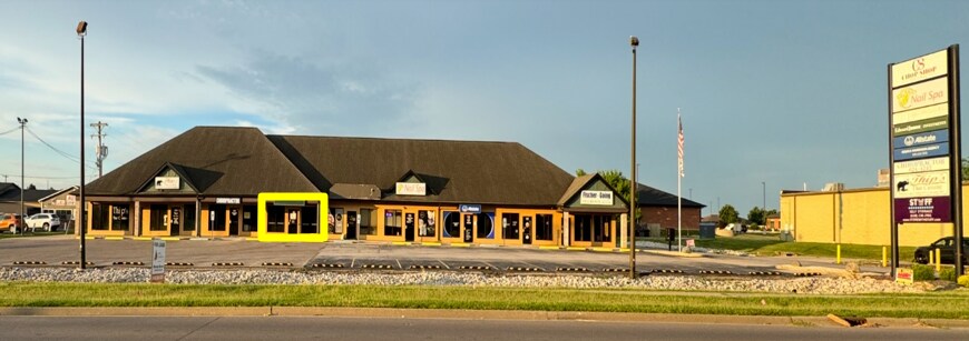 More Photos Of 721 W US Highway 50, O'Fallon Storefront Retail Office For Lease