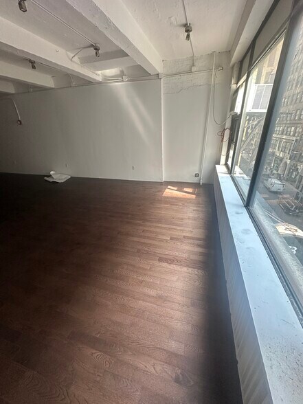 More Photos Of 153 W 36th St, New York Office For Lease