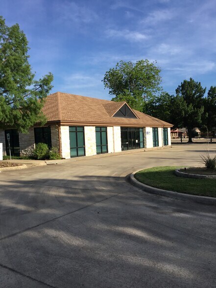 More Photos Of 385 W Main St, Lewisville Office For Lease