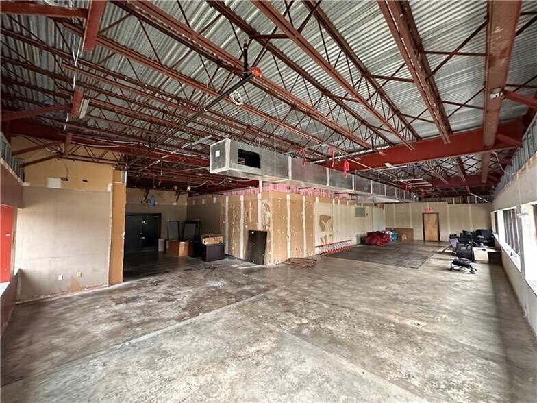 More Photos Of 800 Regis Ave, Pittsburgh Medical For Lease