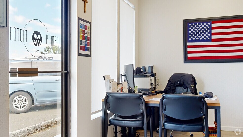 More Photos Of 18435 SW Pacific Hwy, Tualatin Auto Dealership For Sale