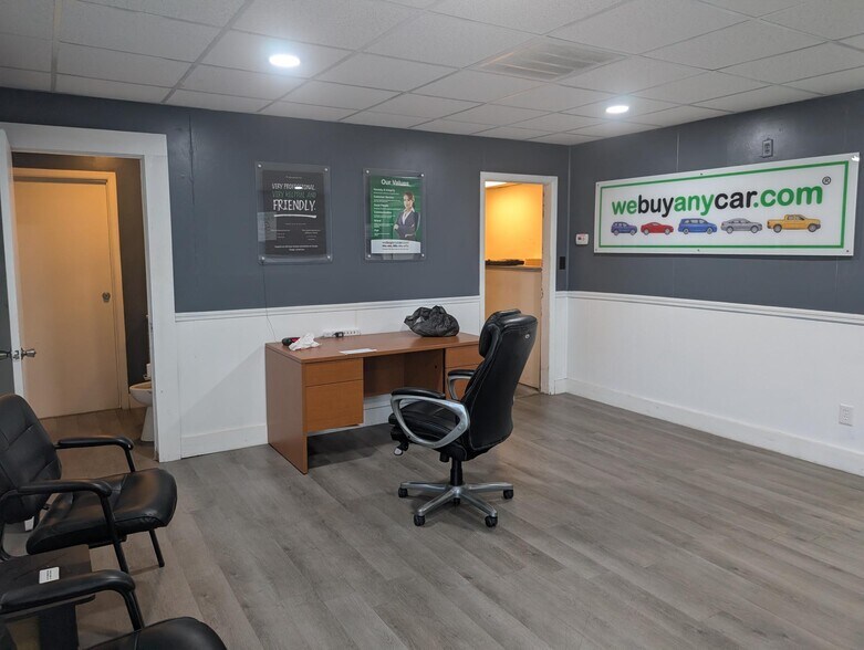 More Photos Of 30 Commerce Park Dr, Dayton Warehouse For Lease