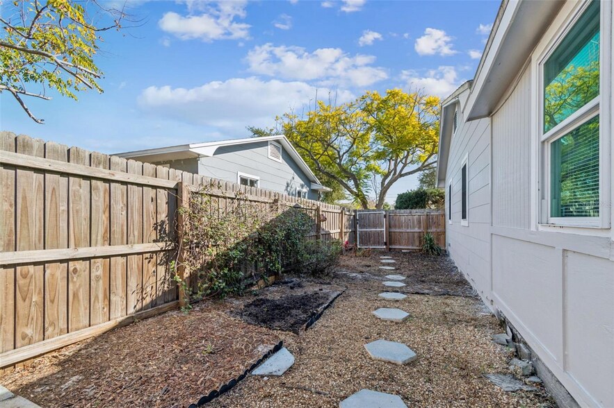 More Photos Of 2900 49th St N, Saint Petersburg Specialty For Sale