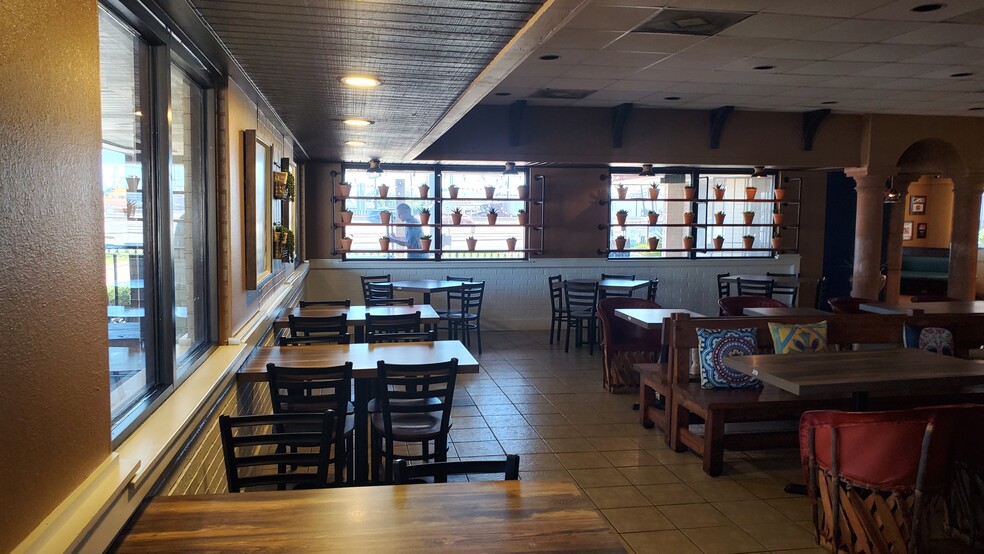 More Photos Of 9902 Gulf Fwy, Houston Restaurant For Sale