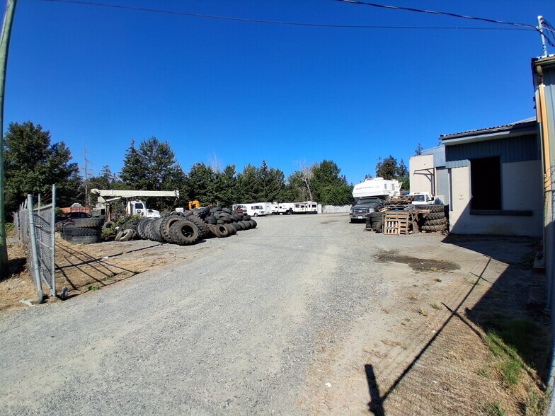 More Photos Of 2071 S Wellington Rd, Nanaimo Warehouse For Lease