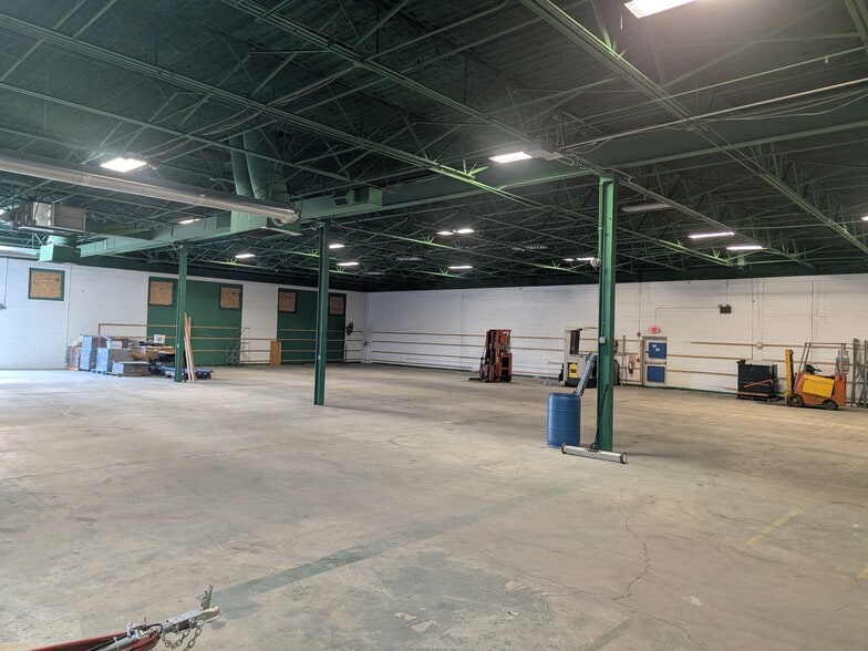 More Photos Of 1065 Industrial Blvd, Southampton Warehouse For Lease
