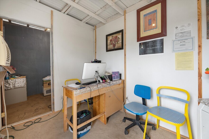 More Photos Of 8705 SE Foster Rd, Portland Manufacturing For Sale