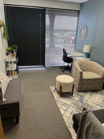 More Photos Of 2600 Warrenville Rd, Downers Grove Office For Lease