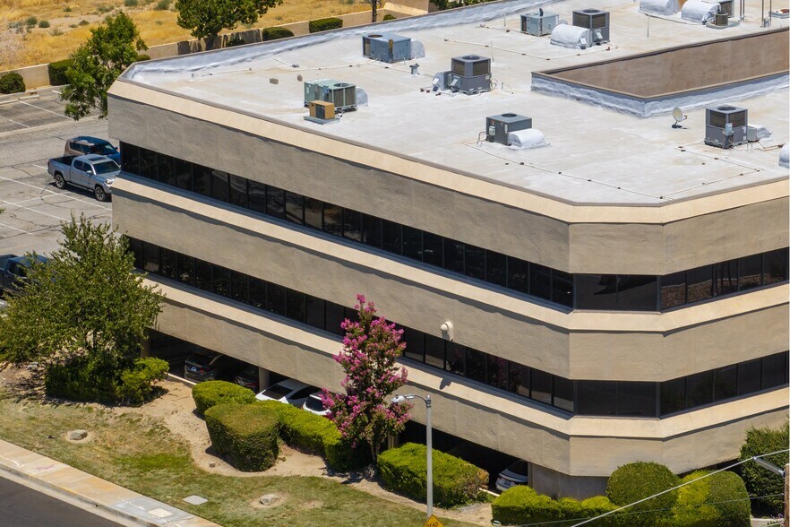 More Photos Of 1669 W Avenue J, Lancaster Medical For Lease