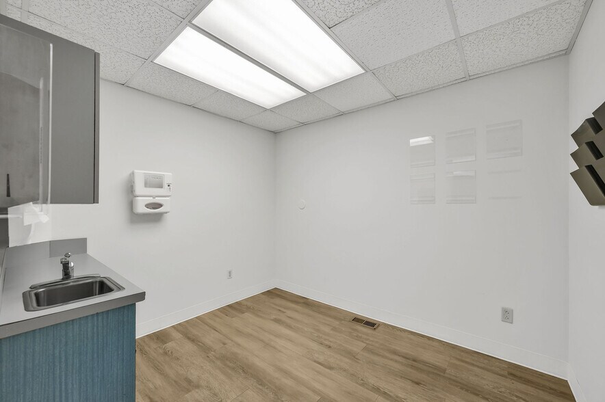 More Photos Of 46 E Somerset St, Raritan Medical For Sale