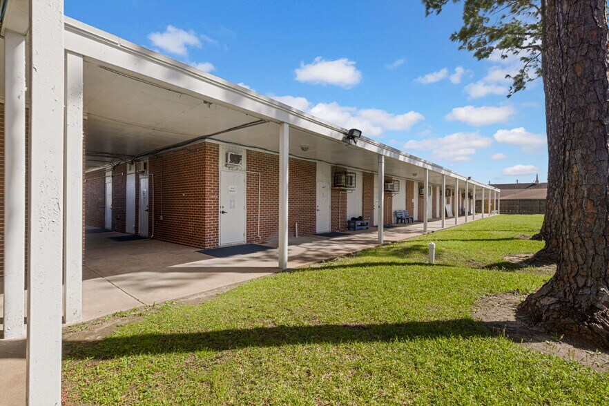 More Photos Of 11503 Martin Luther King Blvd, Houston Religious Facility For Sale
