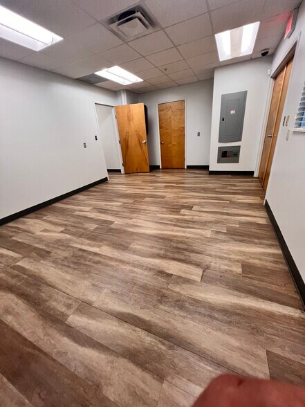 More Photos Of 6457 Hazeltine National Dr, Orlando Warehouse For Sale