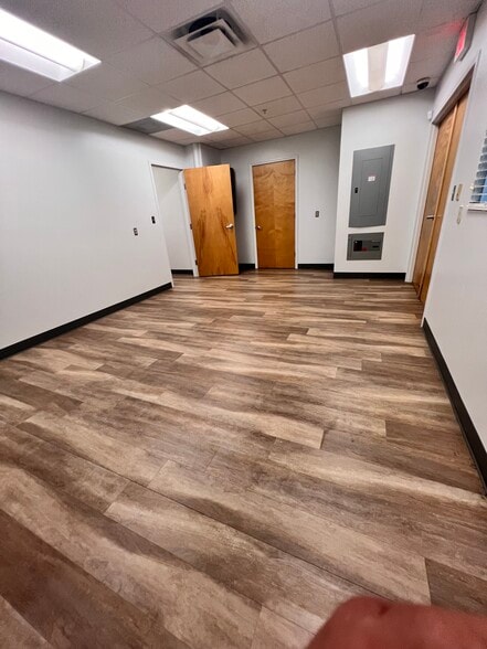 More Photos Of 6457 Hazeltine National Dr, Orlando Warehouse For Sale